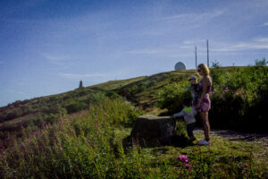 Randonnée balade en famille au Grand Ballon en été ©Vincent Schneider